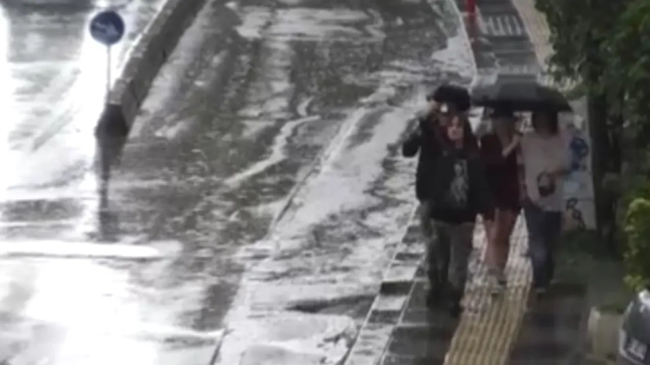 Meteoroloji uyarmıştı: Ankara'da sağanak etkili oldu