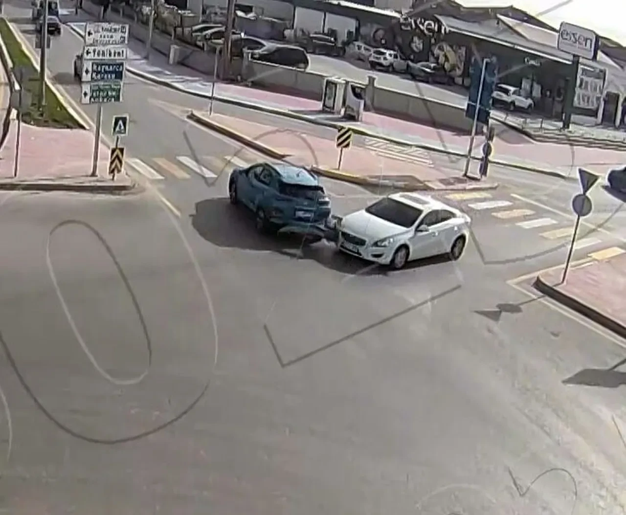 Sakarya'da Akılalmaz kazalar kamerada!