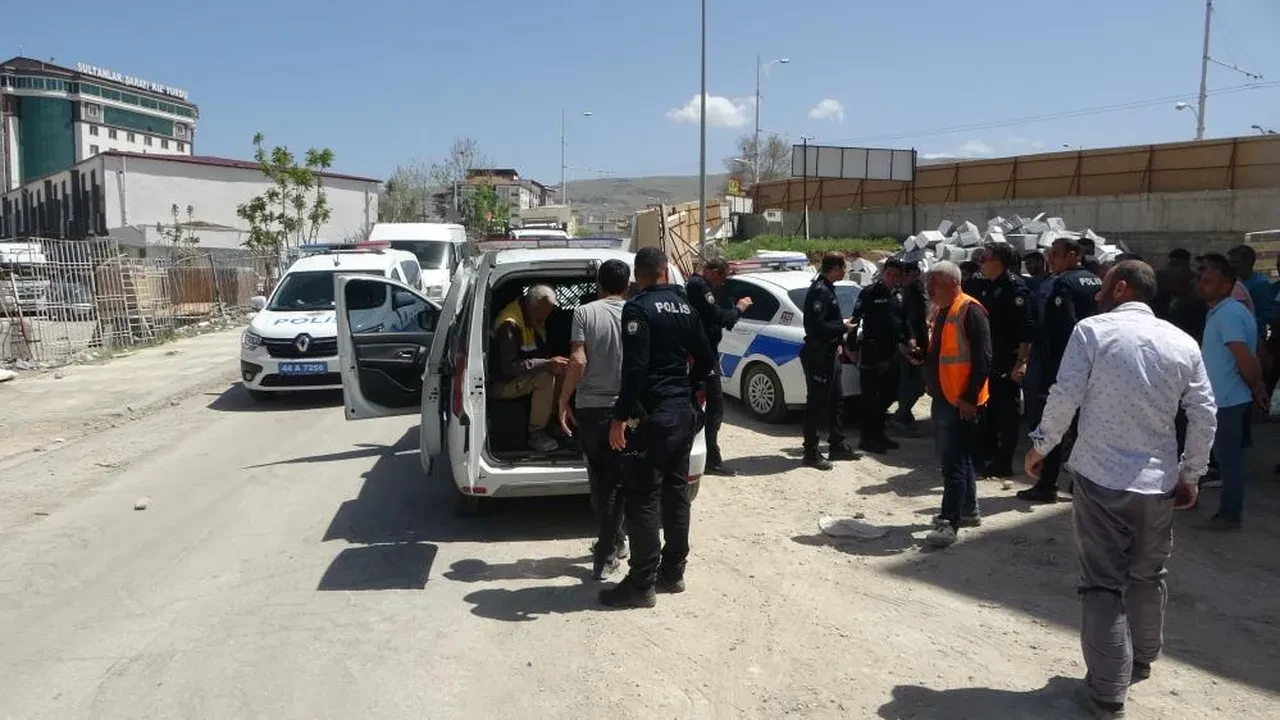 Şantiye işçileri birbirine girdi! Taşlı sopalı kavgada çok sayıda kişi yaralandı