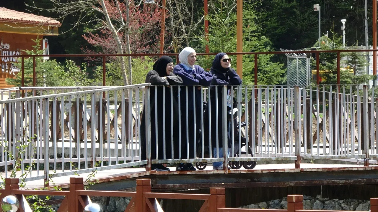 Trabzon Uzungöl'de turizm sezonu açıldı! Rezervasyonlarda patlama