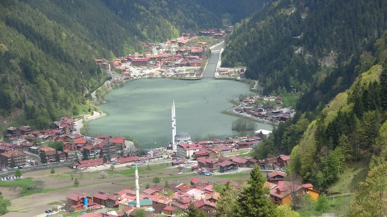 Trabzon Uzungöl'de turizm sezonu açıldı! Rezervasyonlarda patlama