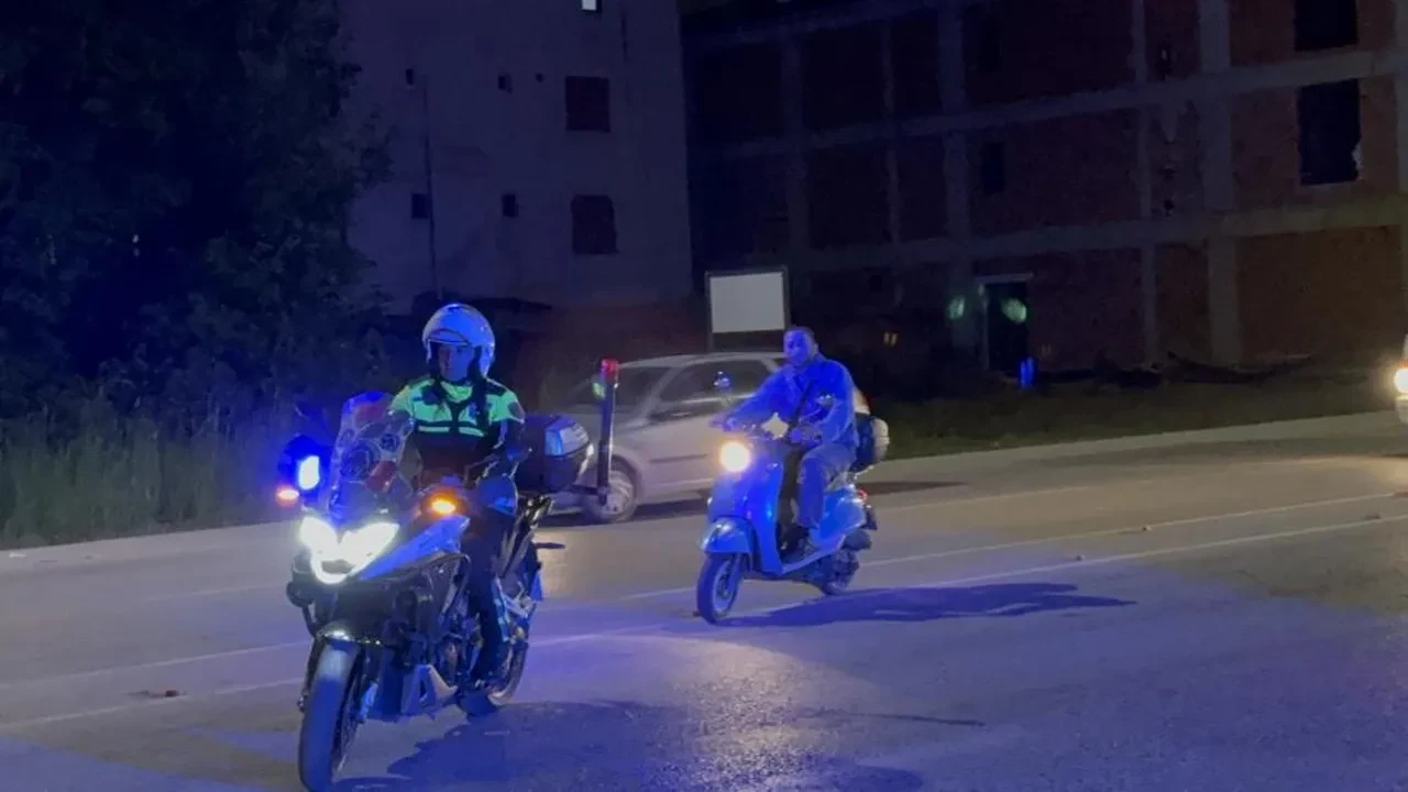 Trafikte tehlikeli yolculuk: Akrobasi hareketler pahalıya mal oldu! 65 bin lira...