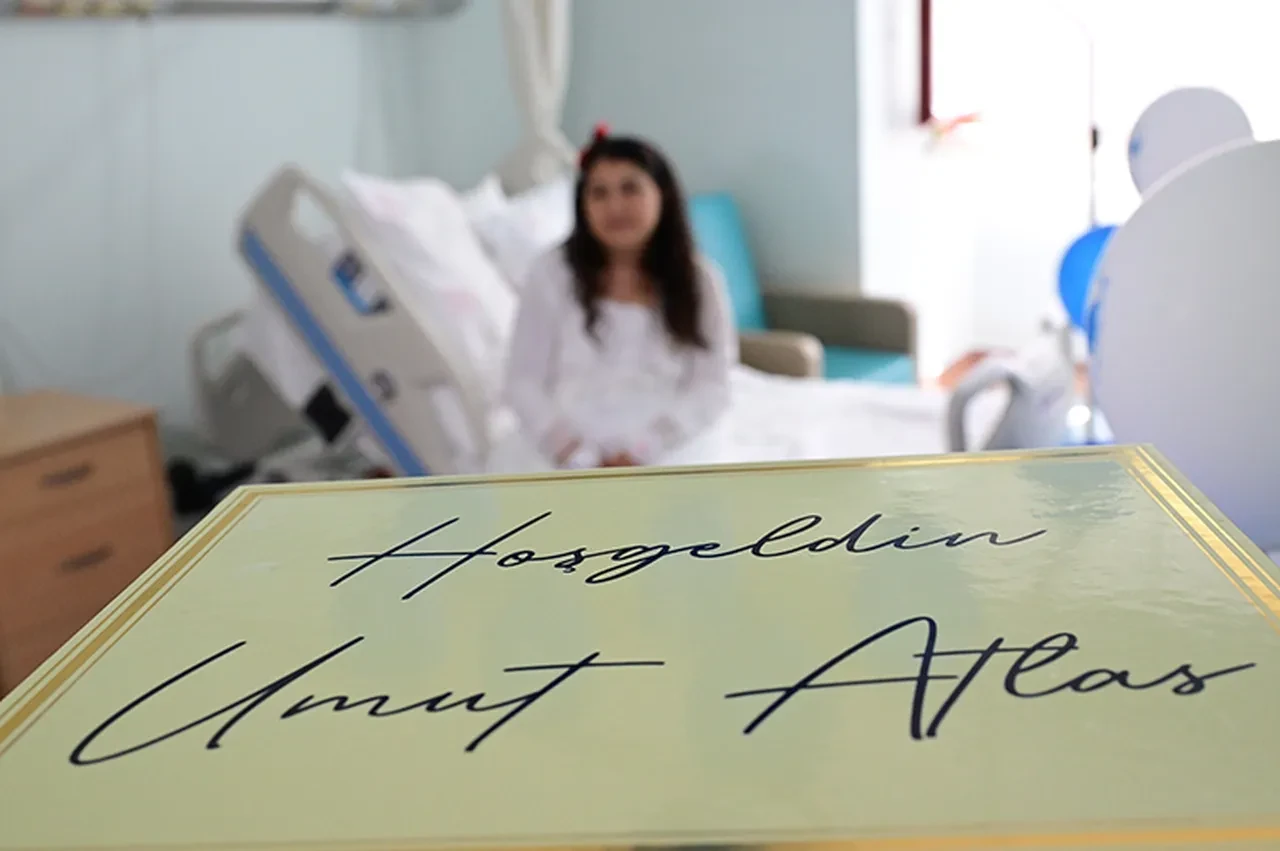 Türkiye'de bir ilk! Akciğer nakilli hasta anne oldu