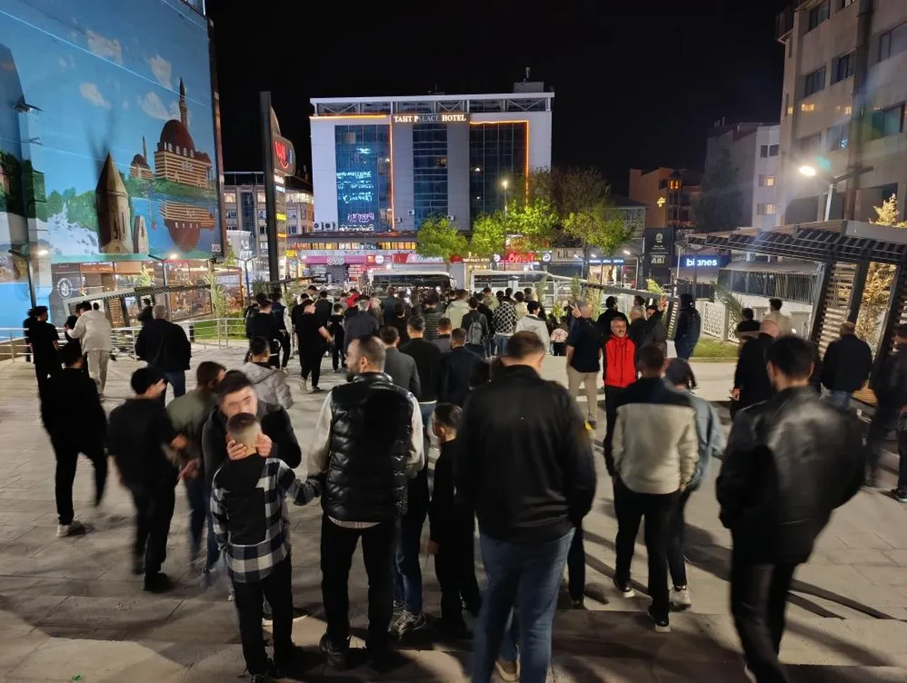 Van’da bayram havası: Taraftar Menemen galibiyetini coşkuyla kutladı!