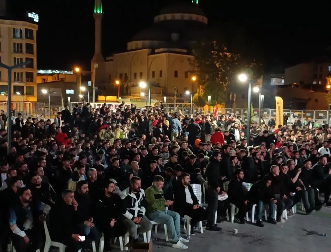 Van’da bayram havası: Taraftar Menemen galibiyetini coşkuyla kutladı!