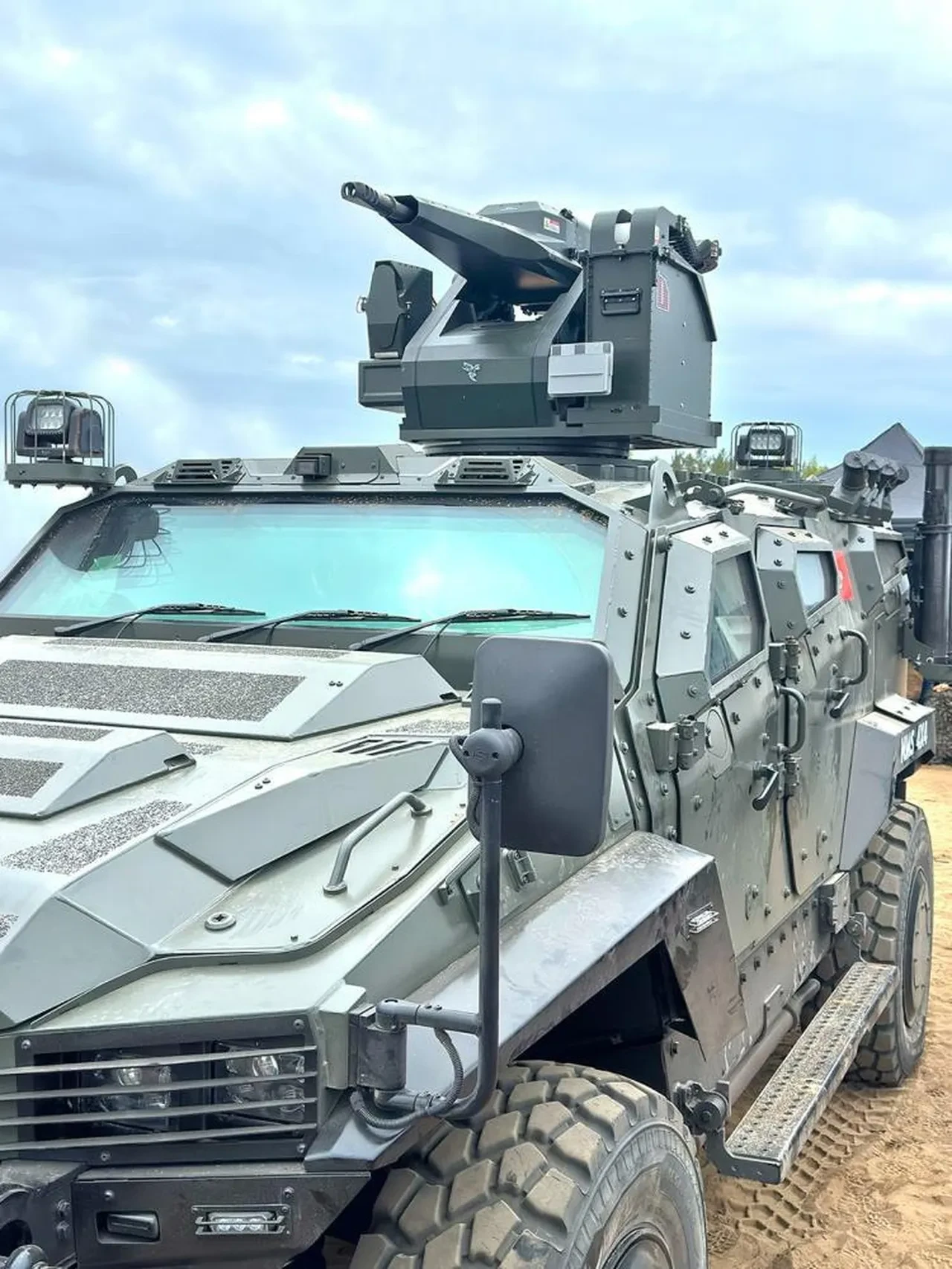 Vilnius’ta CANiK rüzgarı: Türk silah ve araç sistemlerine 12 ülkeden yoğun ilgi