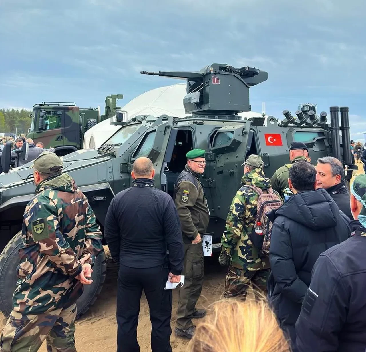 Vilnius’ta CANiK rüzgarı: Türk silah ve araç sistemlerine 12 ülkeden yoğun ilgi