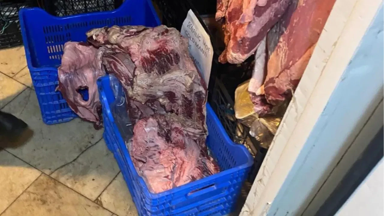 Zincir markette iğrenç bozuk et skandalı! Ürkütücü mesajlara gözaltı  