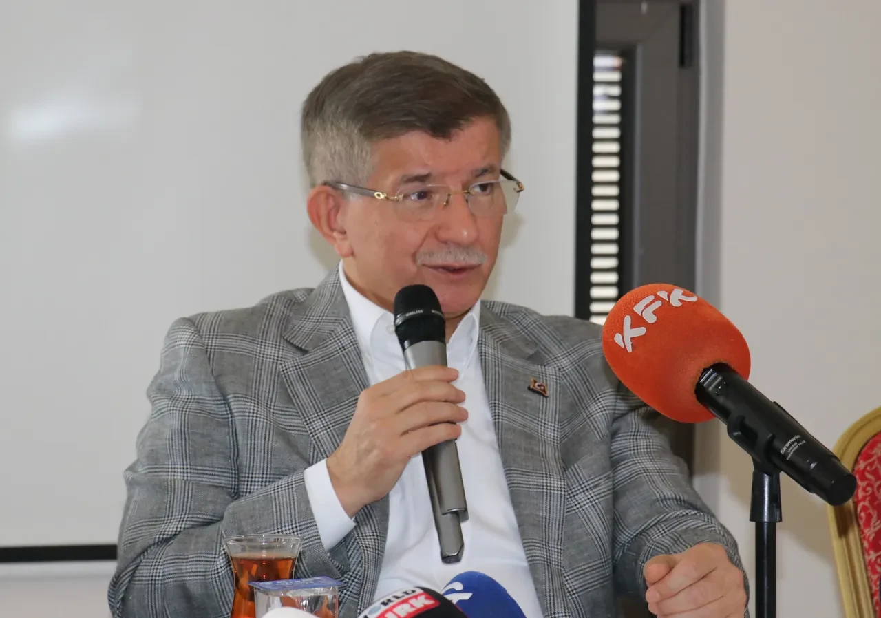 Ahmet Davutoğlu Devlet Bahçeli'ye teşekkür etti
