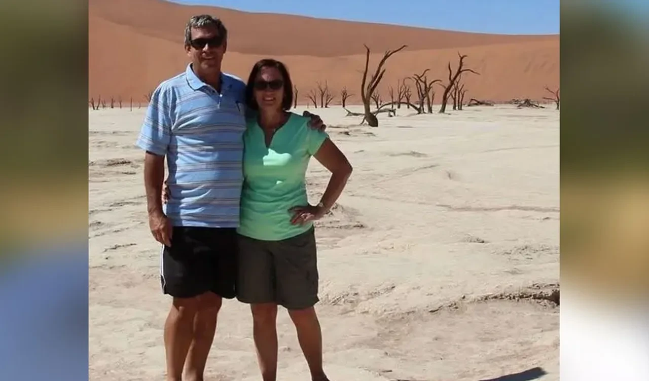 Aslanlar çölde gece avına alışınca iş insanı korkunç saldırıda hayatını kaybetti