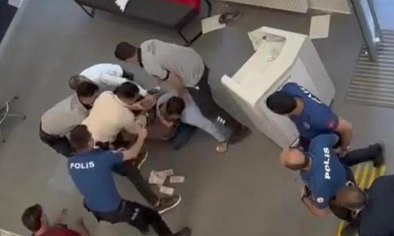 Bankada bıçak çekip paraları çalmaya çalışmıştı! Cezaevine gönderildi