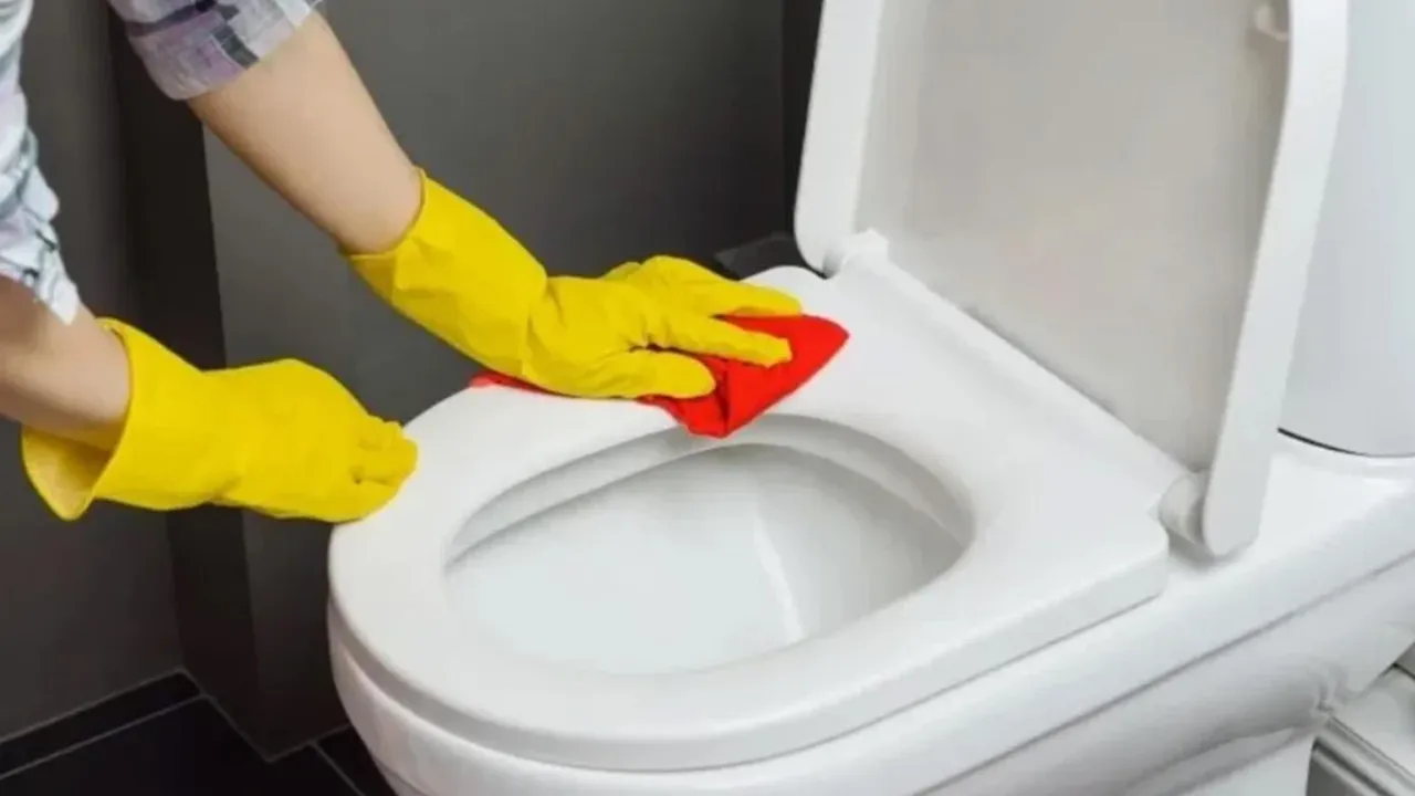 Banyo temizlenirken yapılan büyük hata! Zehirlenmeye neden oluyor, akciğerlerde hasar bırakıyor