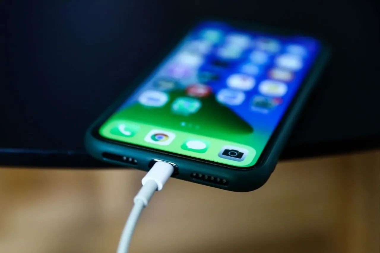 Bu hatalar telefonunuzun bataryasını sessizce öldürüyor! Pil ömrünü uzatmak için yöntemler