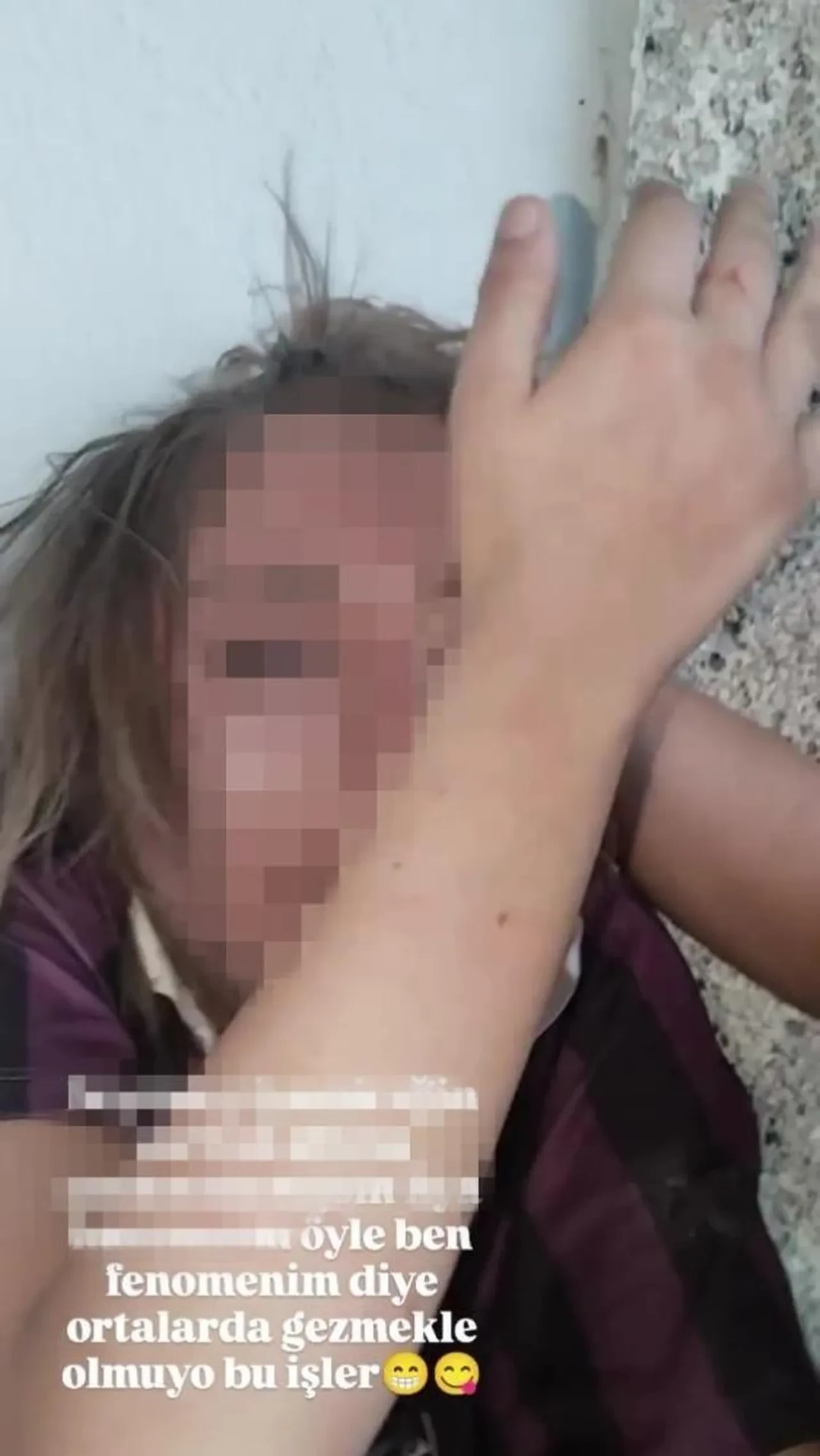 Genç kızı dövüp özür dilettiler: Fenomenim diye gezmekle olmuyor