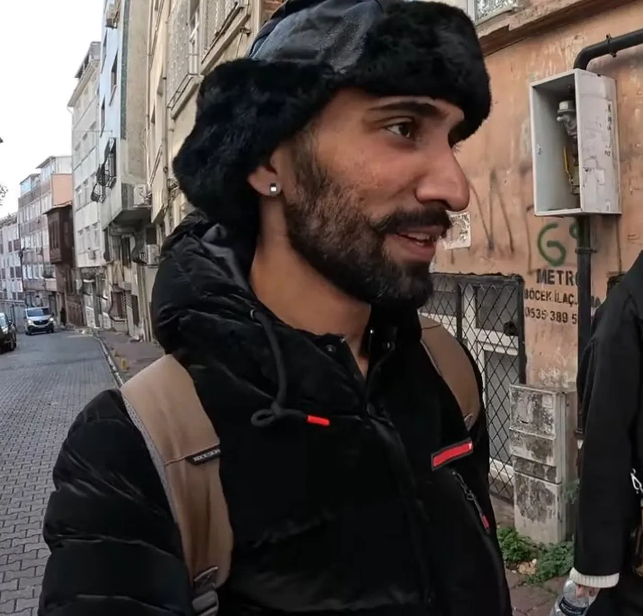 Hintli sapık gezginin sözleri infiale neden oldu! 'Bu gece bu Türk kızına tecavüz mü etsem?'