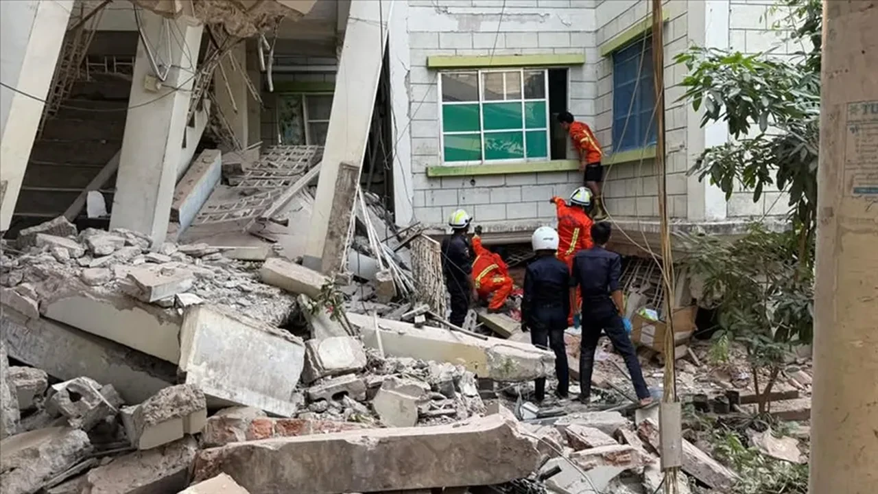 İki büyük depremle sarsılan Myanmar'da ateşkes uzadı