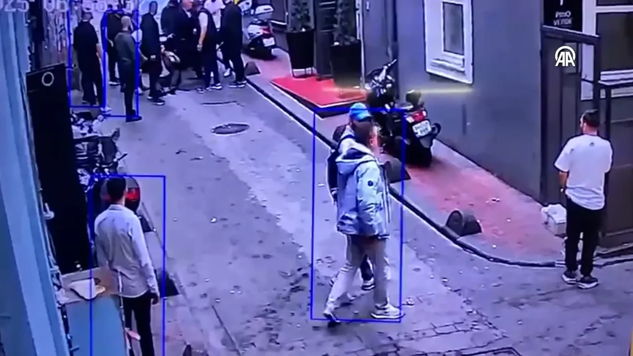 Müşteriler ve çalışanlar arasında beyzbol sopalı kavga! 