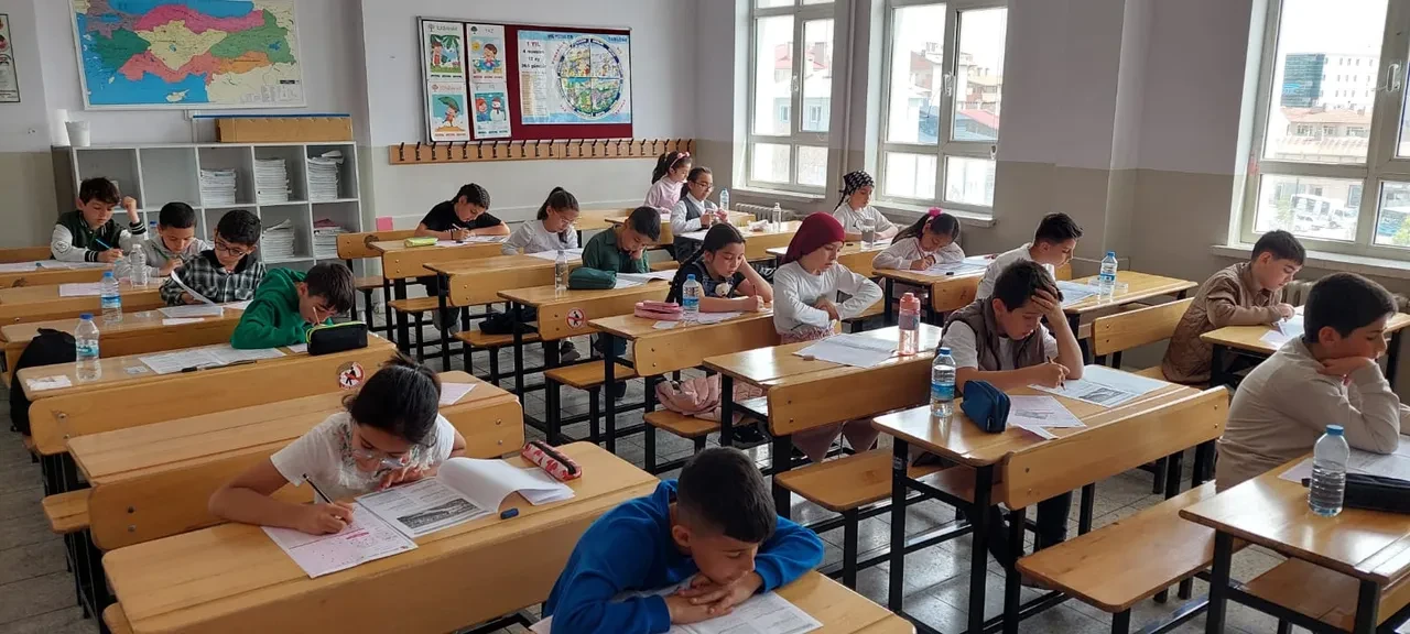 Proje İmam Hatip Ortaokullarına yoğun ilgi! Binlerce öğrenci sınava girip kabul bekliyor