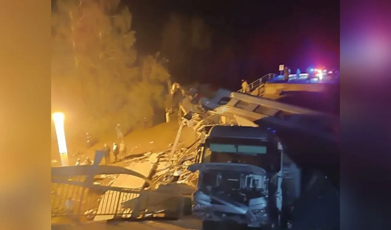 Rusya'da köprü trenin üstüne çöktü: Ölü ve yaralılar var! Faciada sabotaj iddiası...