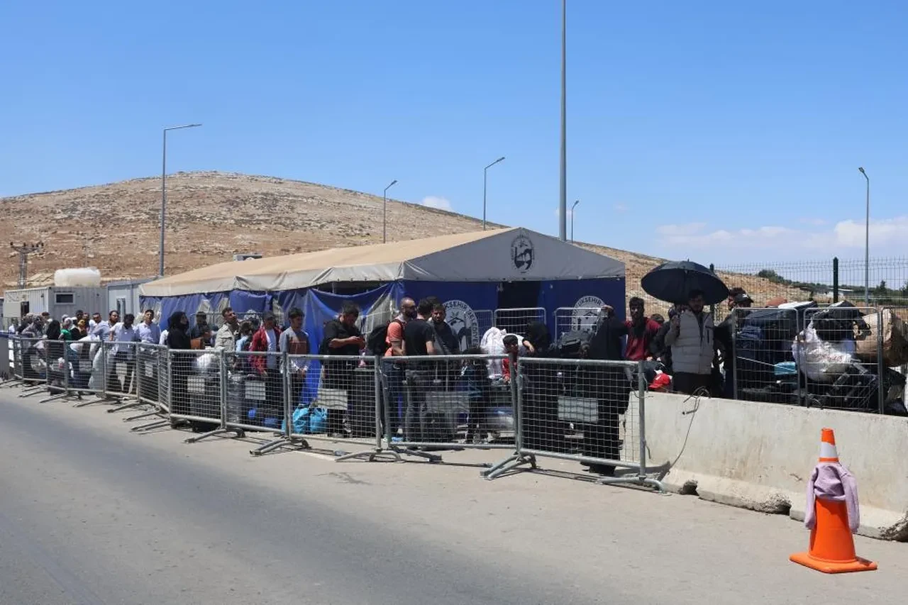 Suriyeliler, Cilvegözü Sınır Kapısı’nda yoğunluk oluşturdu