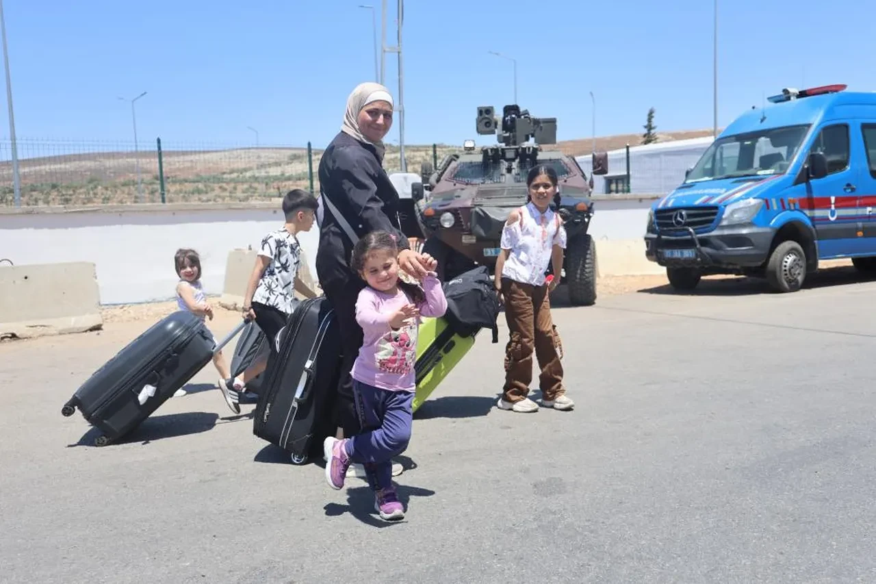 Suriyeliler, Cilvegözü Sınır Kapısı’nda yoğunluk oluşturdu