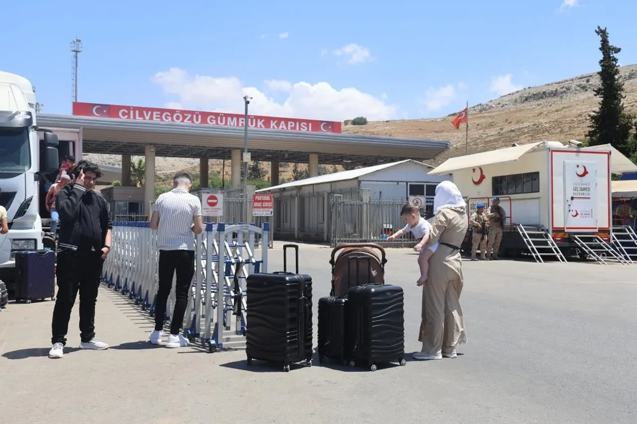 Suriyeliler, Cilvegözü Sınır Kapısı’nda yoğunluk oluşturdu