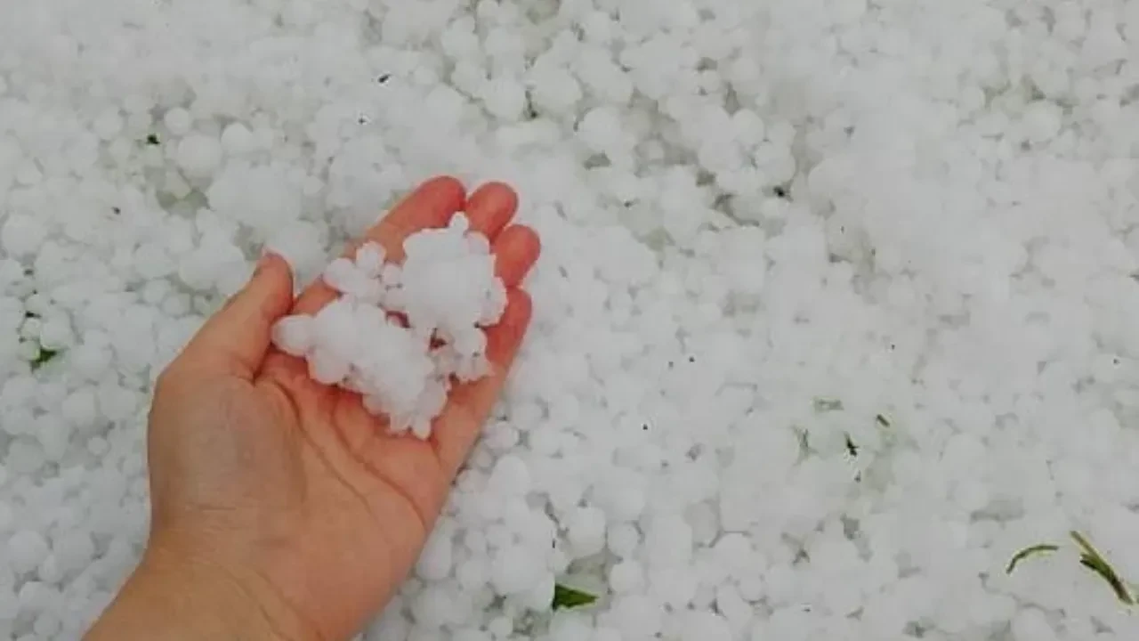 Tokat'ta dolu tarım arazilerini vurdu: Her biri 15 santimetre!