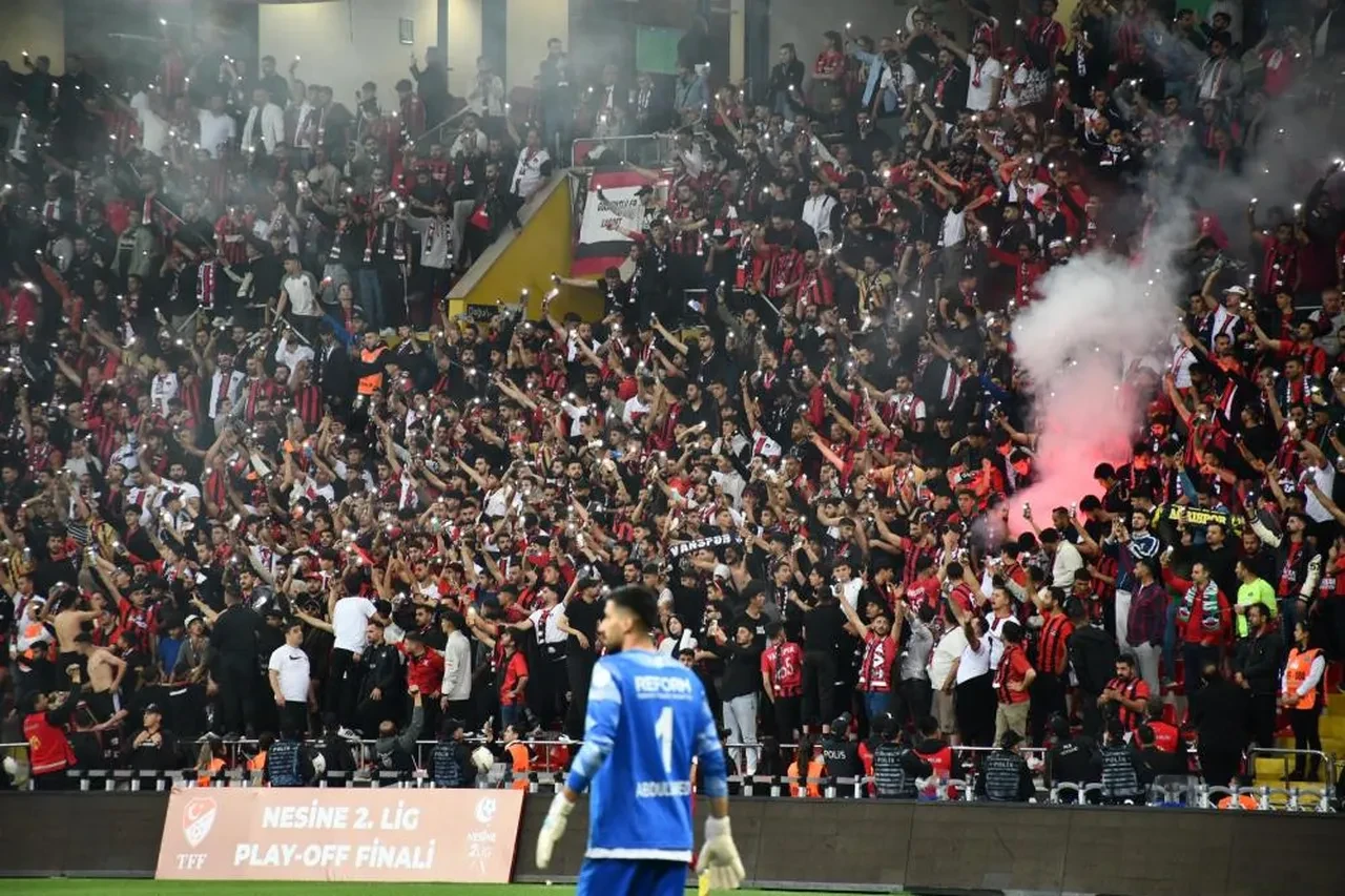 Vanspor FK TFF 1. Lig'de! Sokaklar bayram yerine döndü