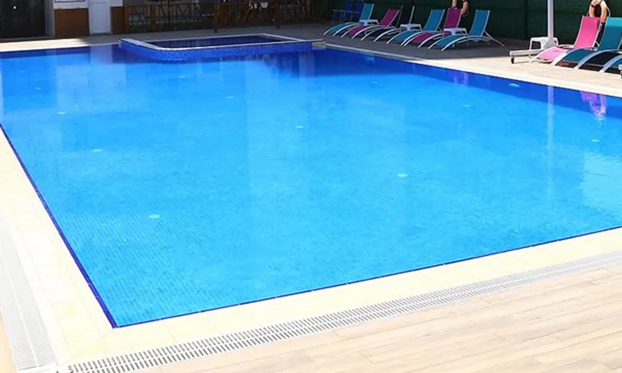 Alanya'da korku dolu anlar! 1 yaşındaki bebeği son anda fark ettiler
