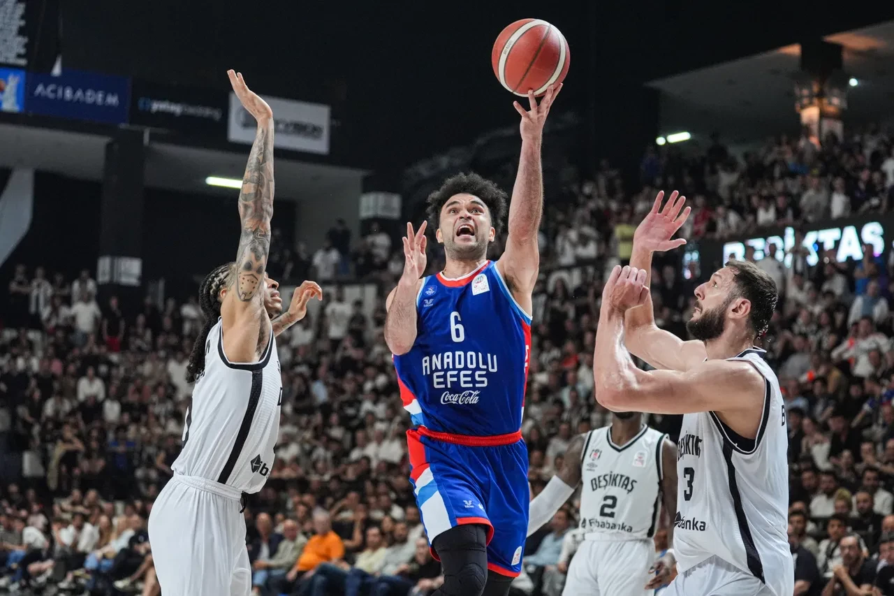 Anadolu Efes Beşiktaş maçı hangi kanalda, saat kaçta? Yarı finalde üçüncü maç bugün