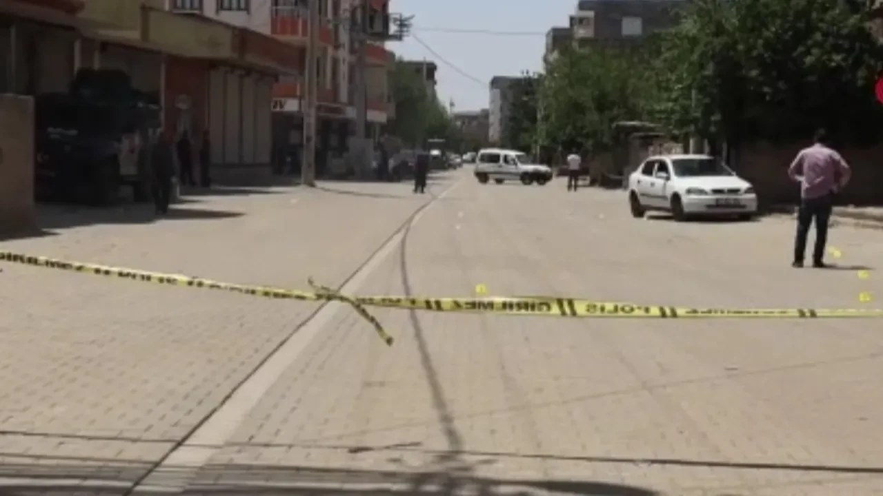 Diyarbakır’da akrabalar birbirine girdi! Çok sayıda yaralı var