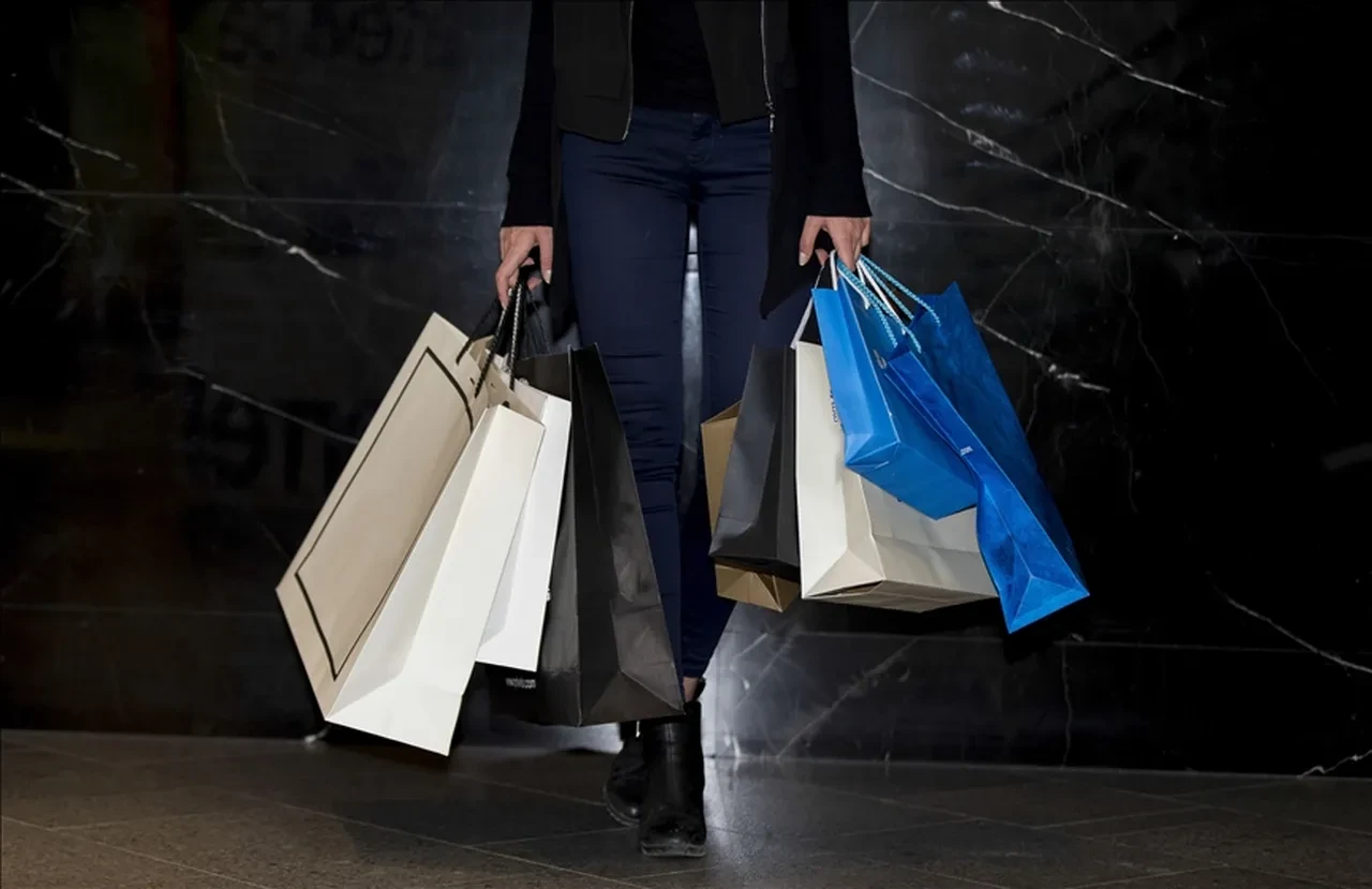 Fransa'dan hızlı modaya çevre freni: Reklam yasağı ve influencerlara ceza geliyor