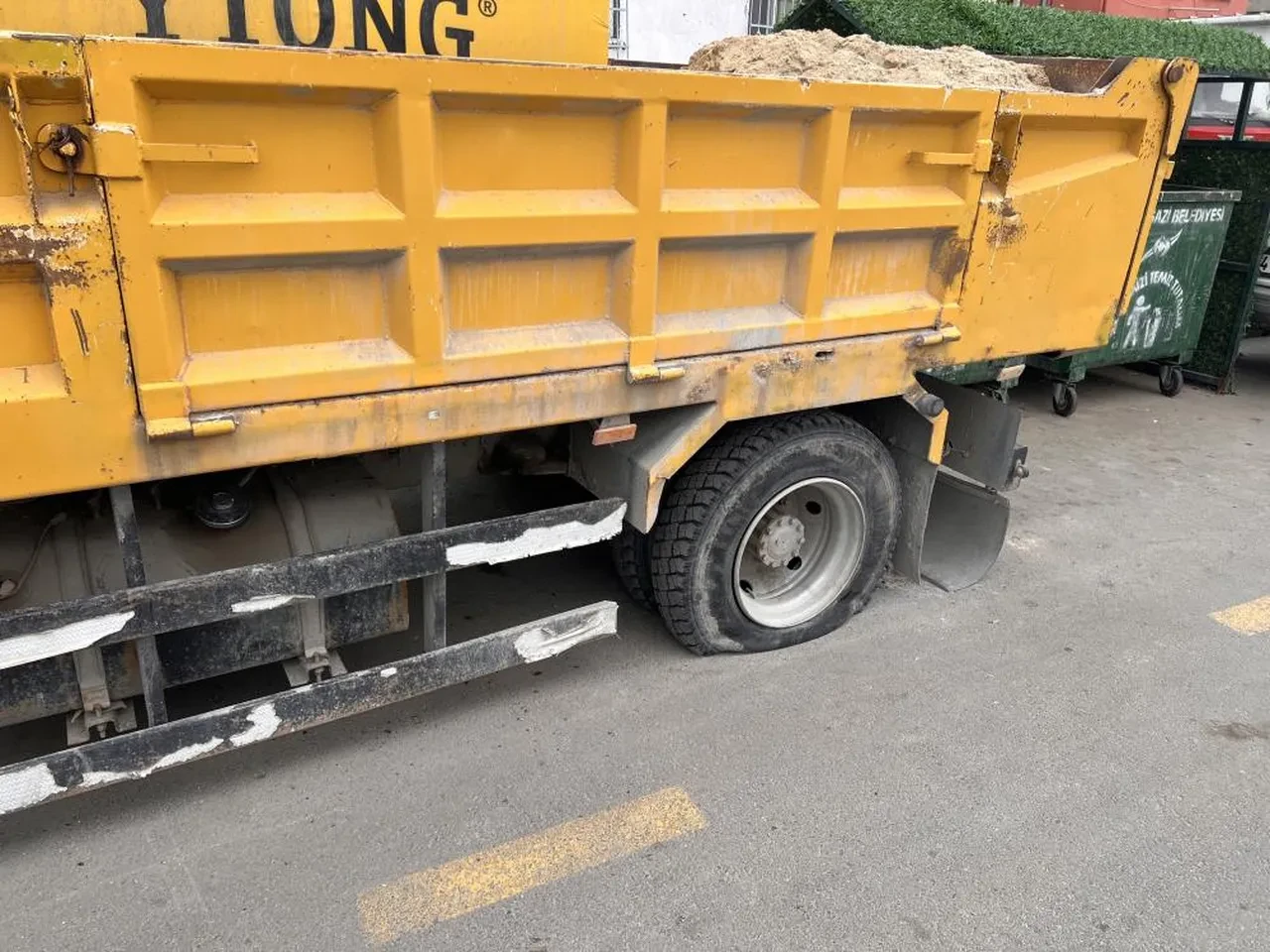 İstanbul'da korku dolu anlar! İş yerine kurşun yağdırdılar
