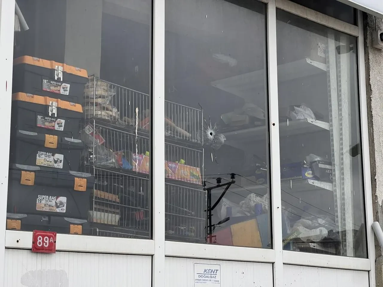 İstanbul'da korku dolu anlar! İş yerine kurşun yağdırdılar