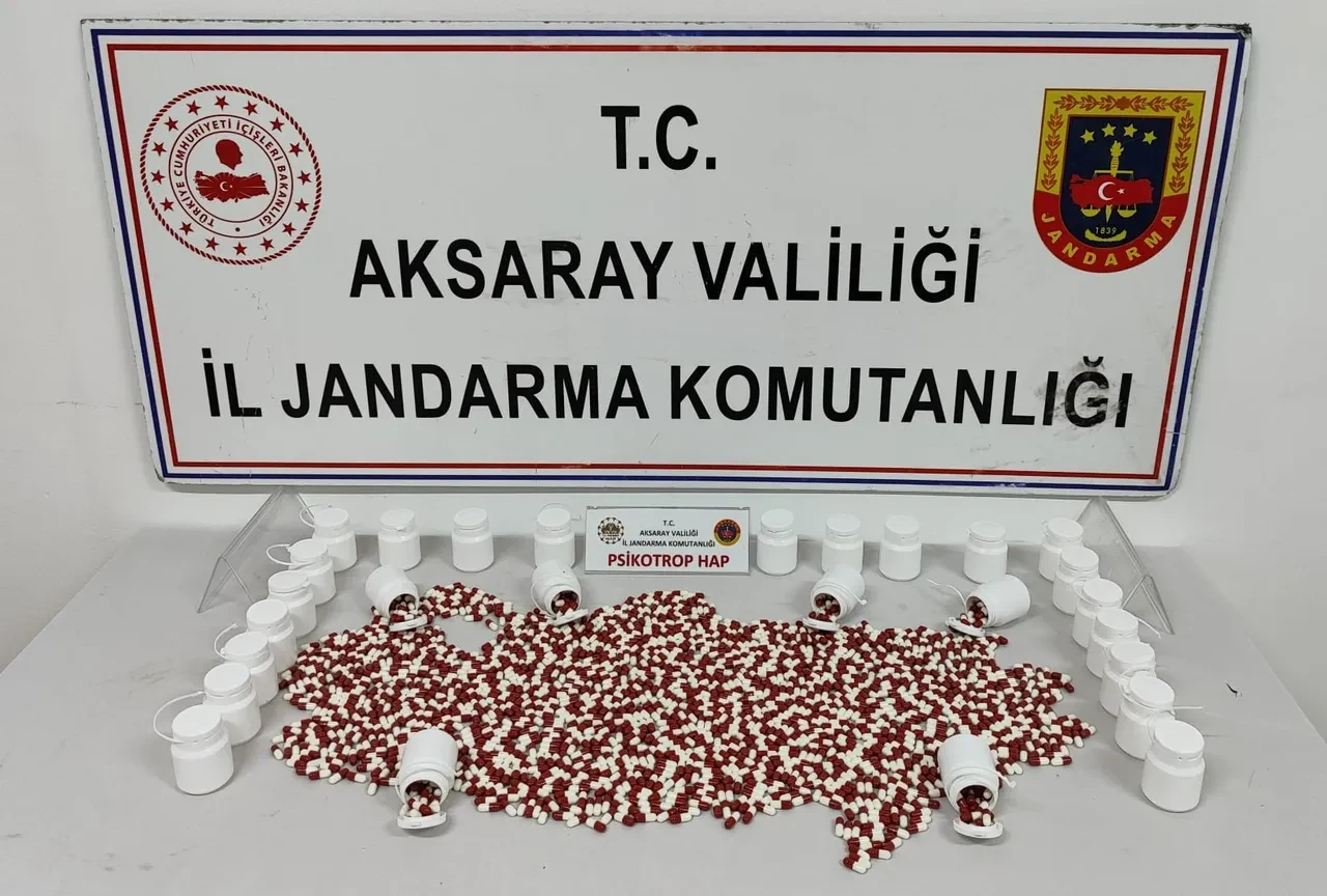İzmir’den Aksaray’a uyuşturucu sevkiyatına darbe! Zehir tacirleri kıskıvrak yakalandı