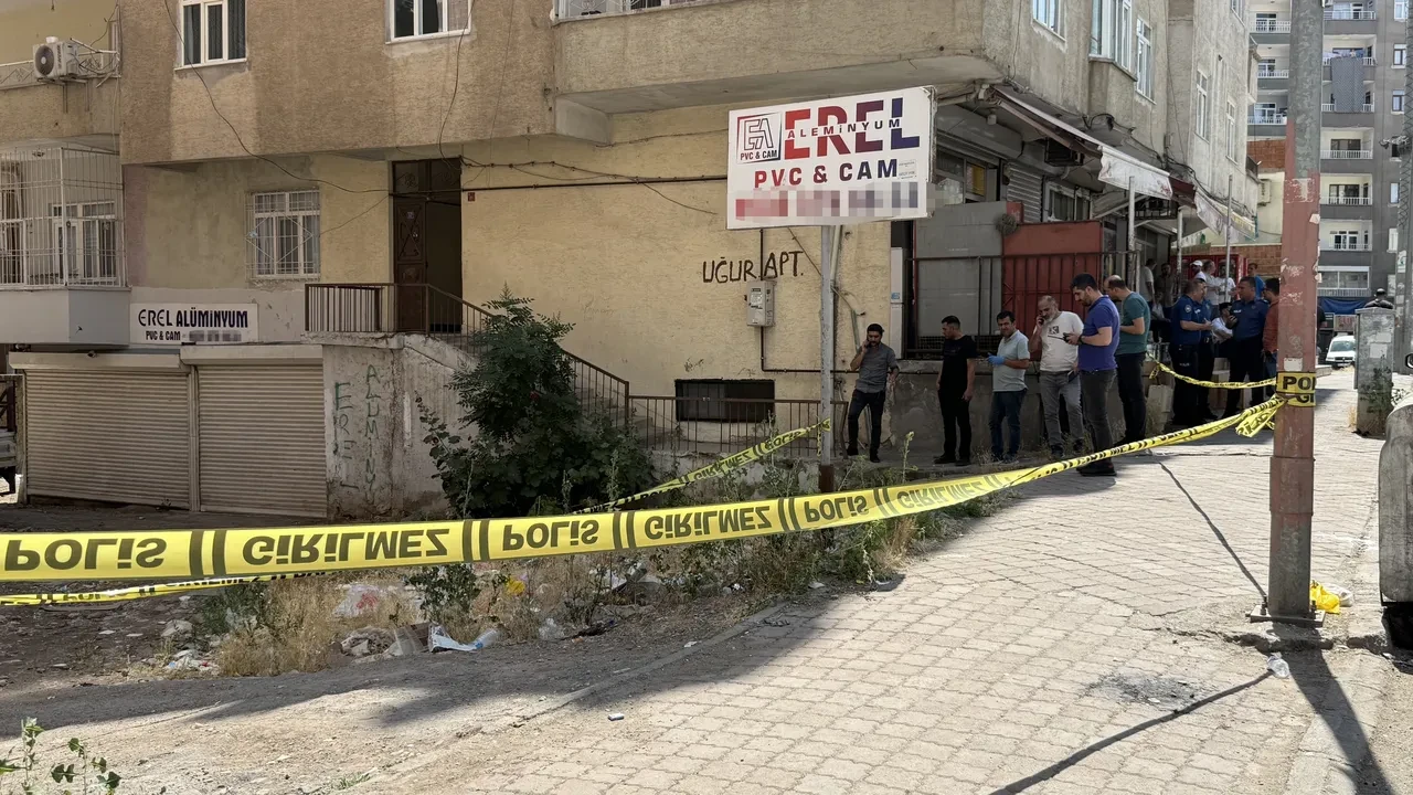 Maaşını alamayan çalışan dehşet saçtı! Eczane kan gölüne döndü 