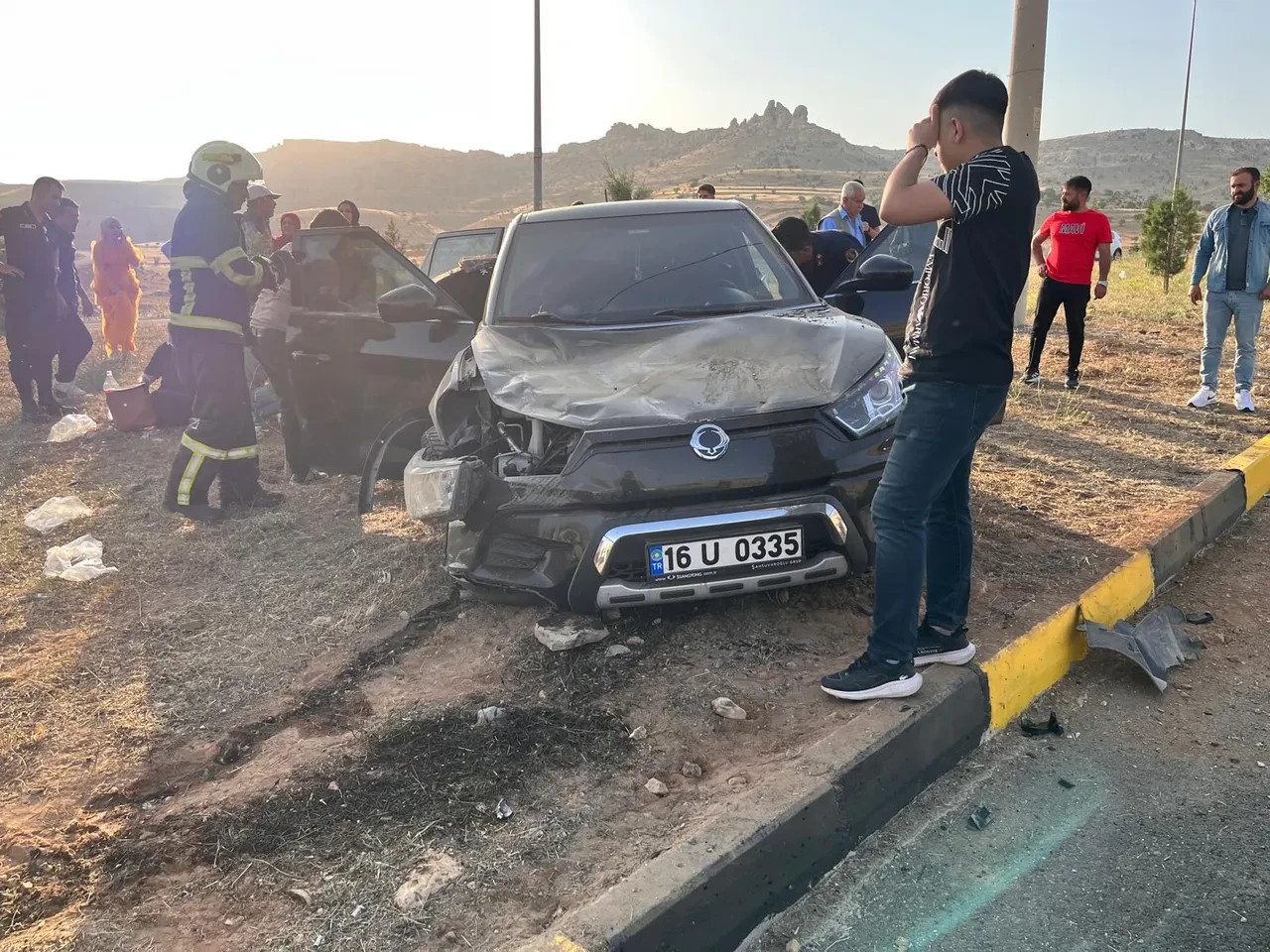 Mardin'de can pazarı! İki araç çarpıştı: 2'si çocuk 9 yaralı