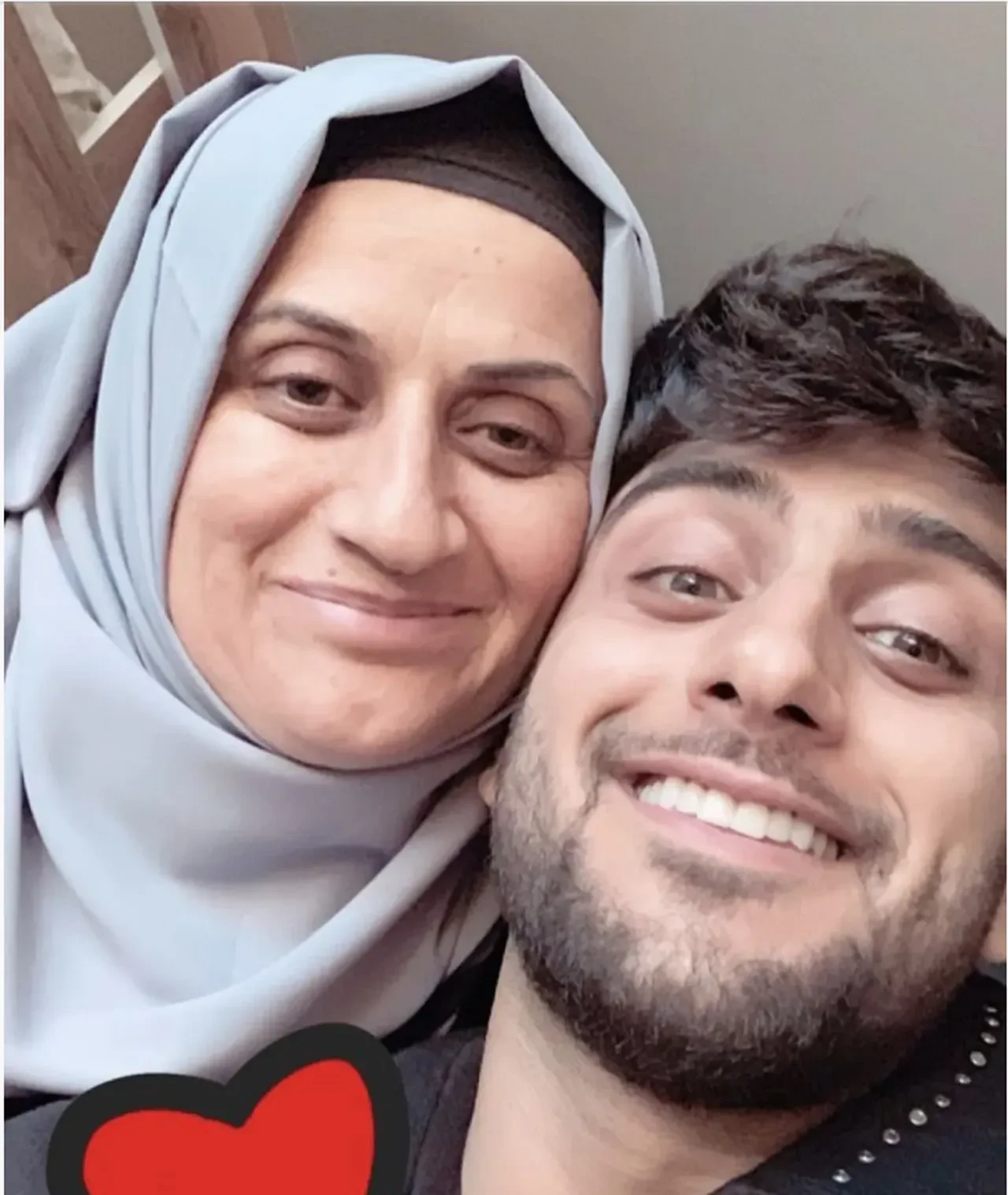 Reynmen'in annesi Hasibe Yılmaz'dan şarkılı gönderme