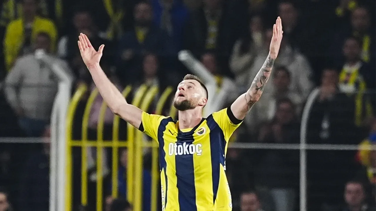 Ali Koç'un Fenerbahçe'ye müjdelediği oyuncuya Aslan kancası
