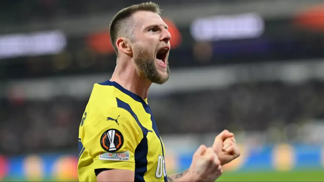 Ali Koç'un Fenerbahçe'ye müjdelediği oyuncuya Aslan kancası