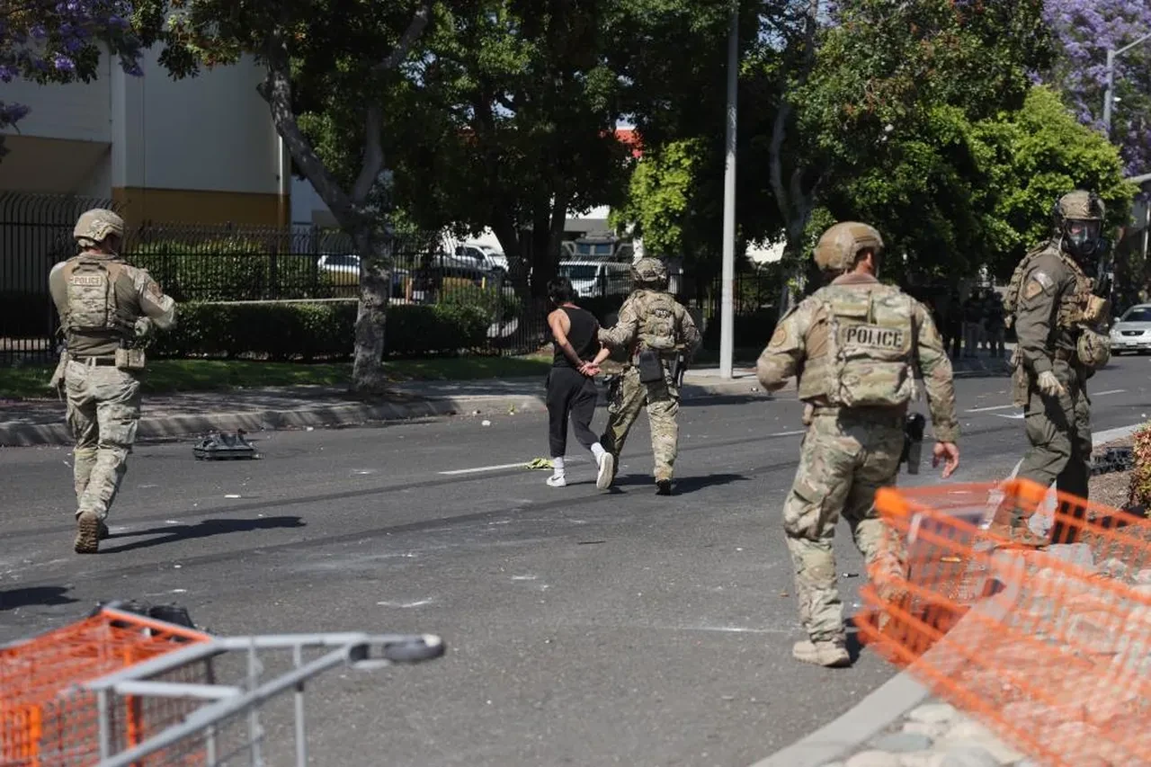 Trump Los Angeles'ta asker sayısını artırdı, California Valisi dava açtı