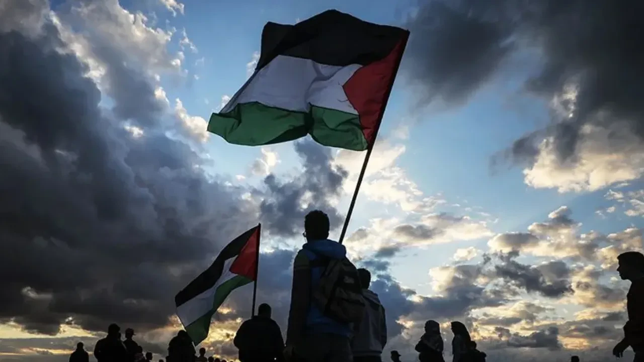 Tunus’tan Gazze’ye gitmeyi planlayan “Mağrip Direniş Konvoyu” yola çıktı