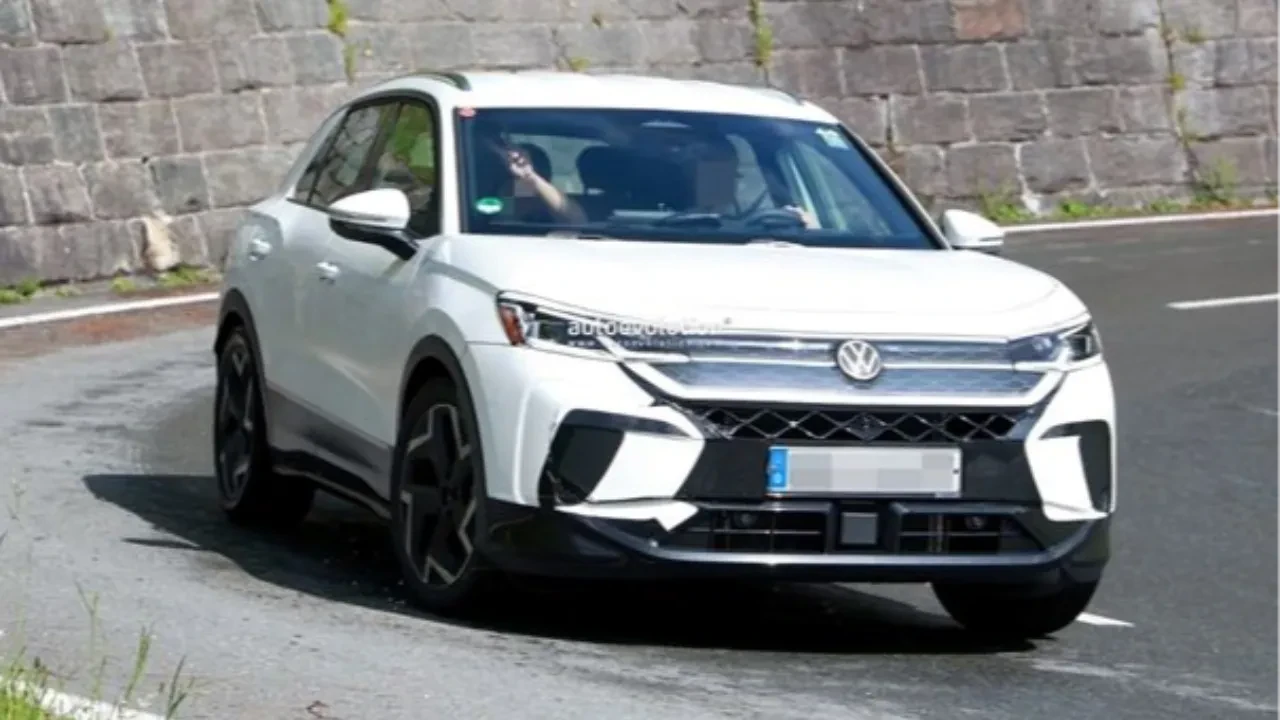 Yeni Volkswagen T-Roc’un ilk görüntüsü ortaya çıktı