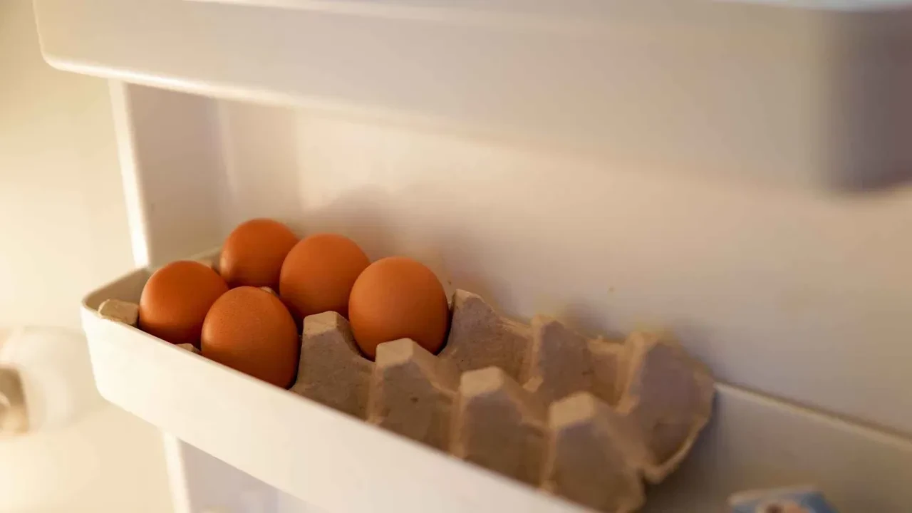 Yumurtaları sakın buzdolabında buraya koymayın! Ünlü şef uyardı: Daha çabuk bozuluyor