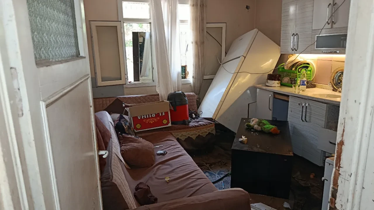 Adana'da mahalle göle döndü, 20'ye yakın ev zarar gördü