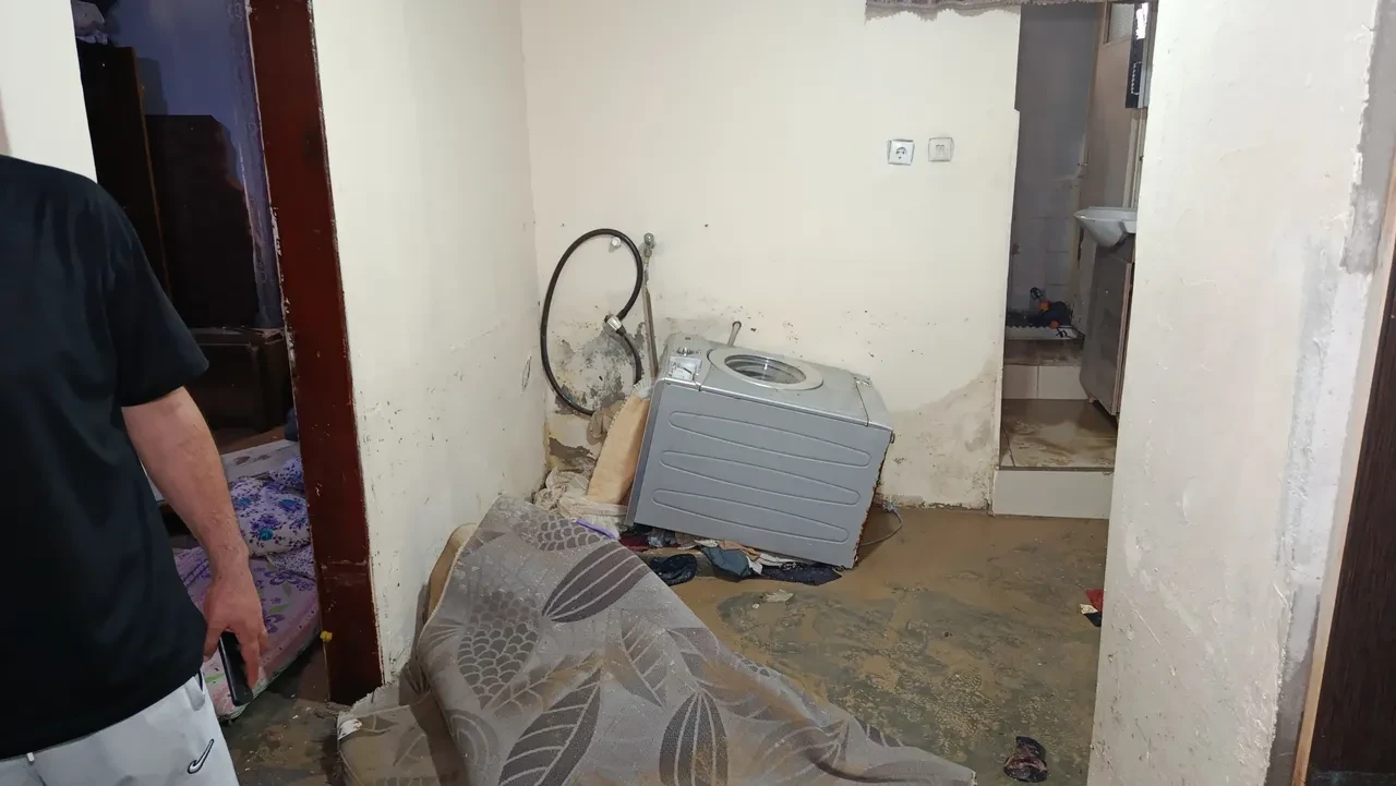 Adana'da mahalle göle döndü, 20'ye yakın ev zarar gördü