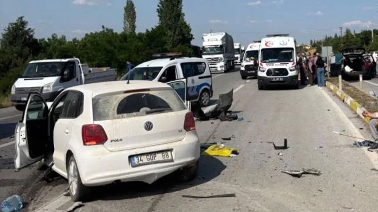 Afyonkarahisar'da feci çarpışma! Ölü ve yaralılar var