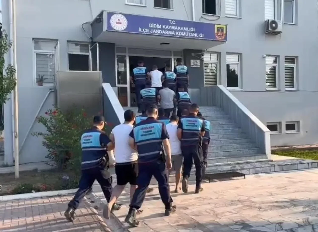 Aydın'da tur otobüsüne saldıran 5 şüpheli tutuklandı