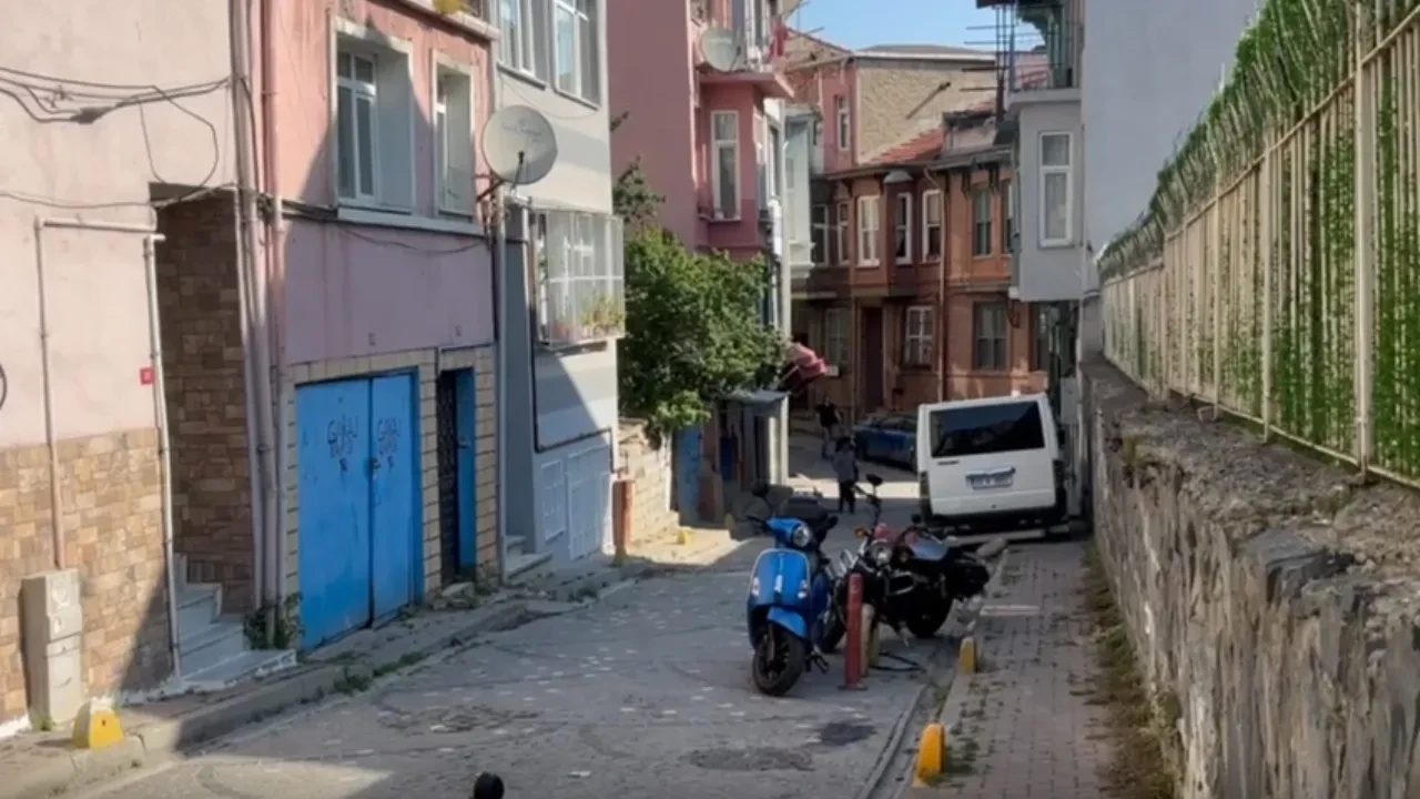 Fatih'te akılalmaz olay! Sataştığı kişi tarafından tüfekle vuruldu!