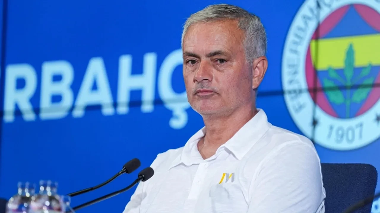 /spor/fenerbahce-mourinho-kararini-verdi-3226429